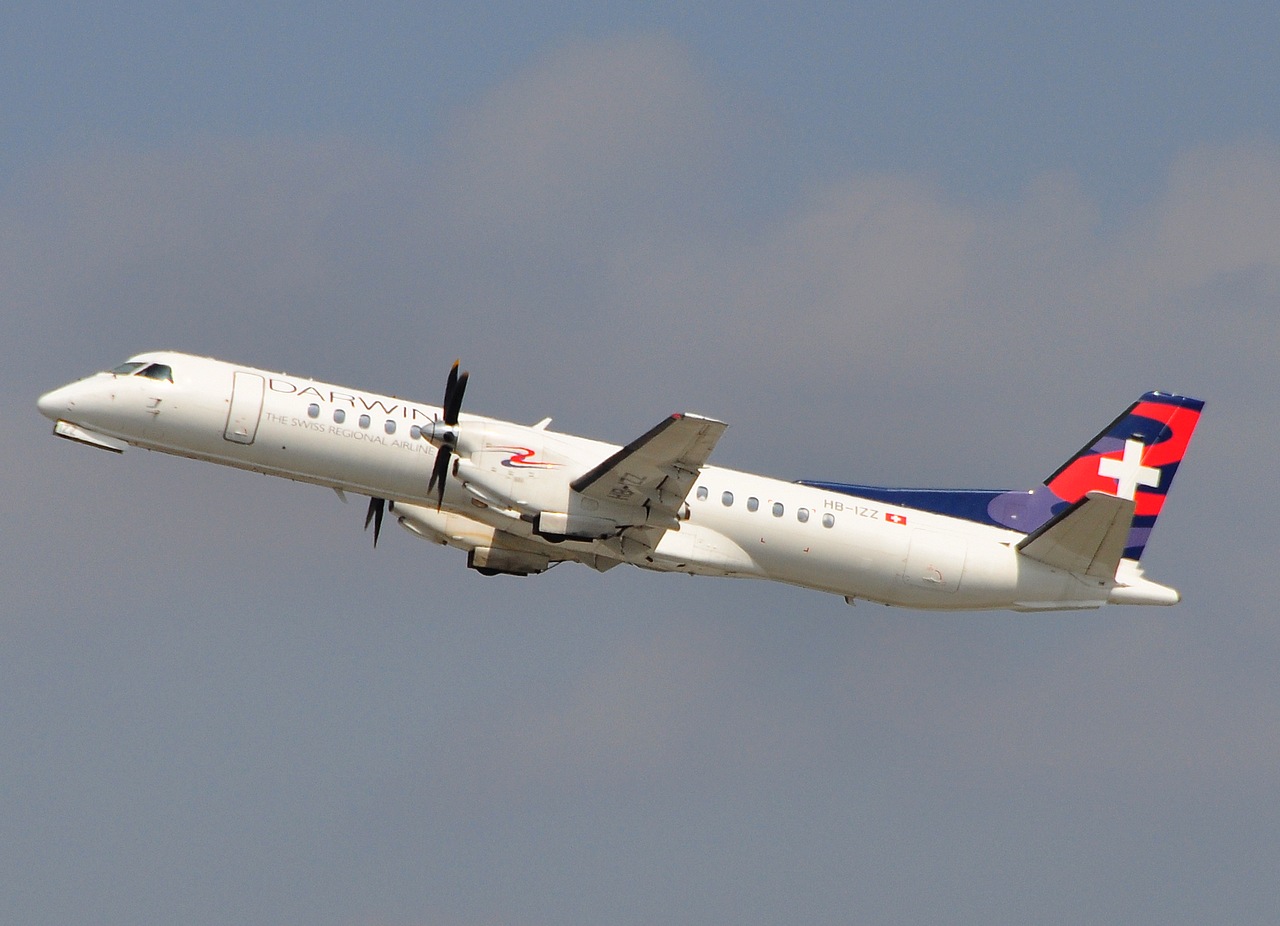 HB-IZZ - Saab 2000 - Darwin Airline - ZRH - 10-04-2010