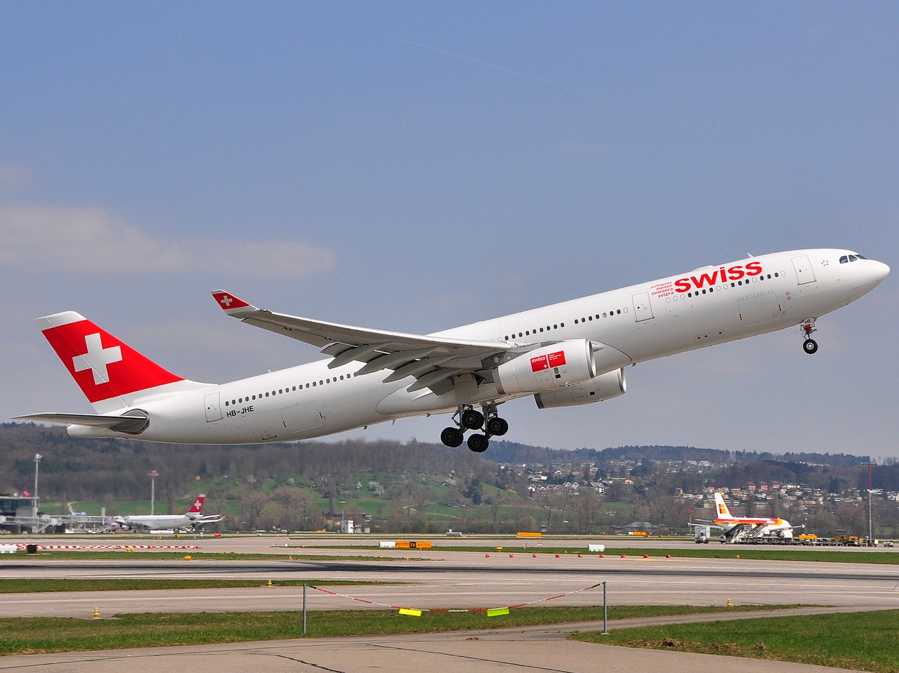 HB-JHE - A330-343 - Swiss - ZRH - 10-04-2010b