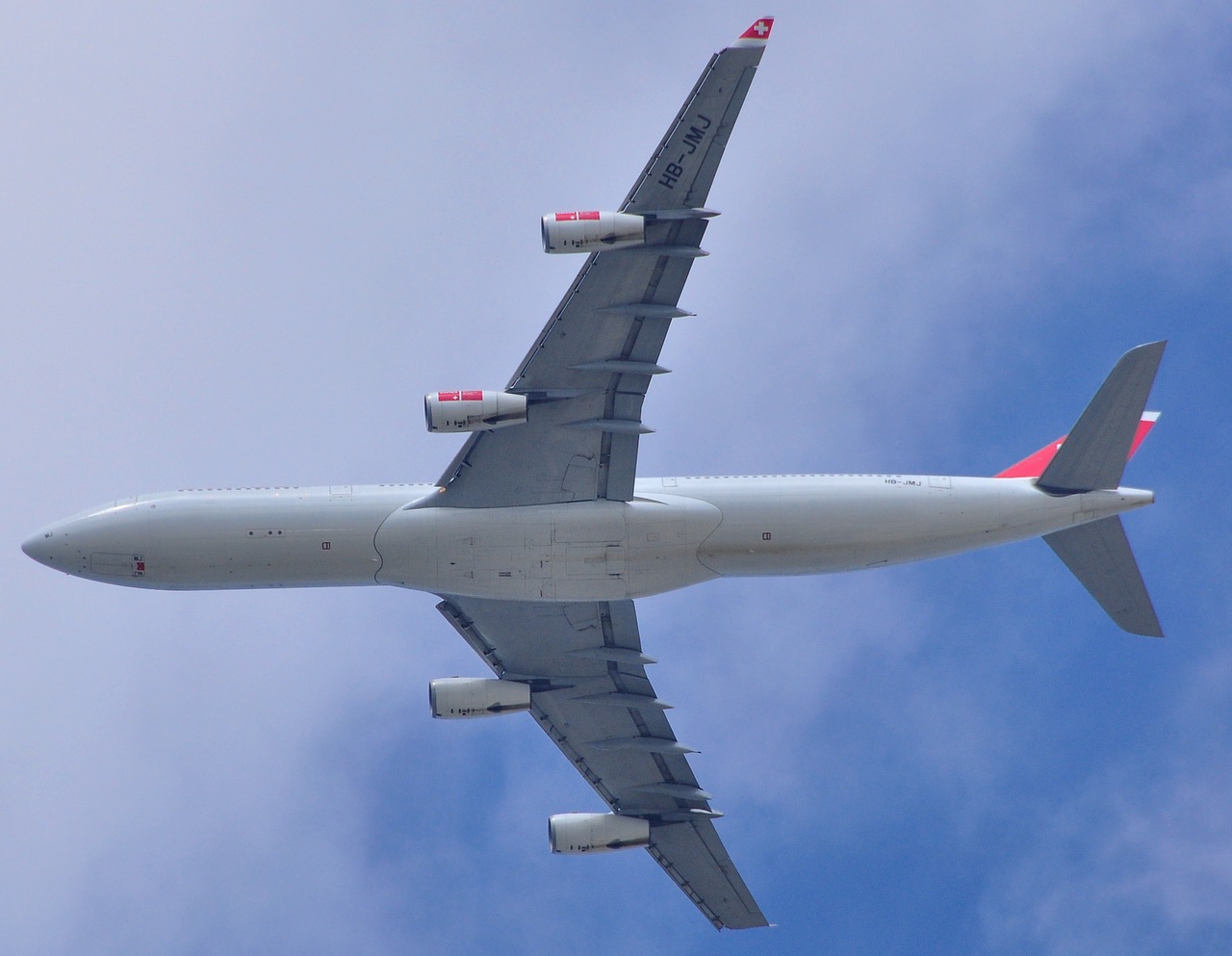 HB-JMJ - A340-313 - Swiss - ZRH - 10-04-2010