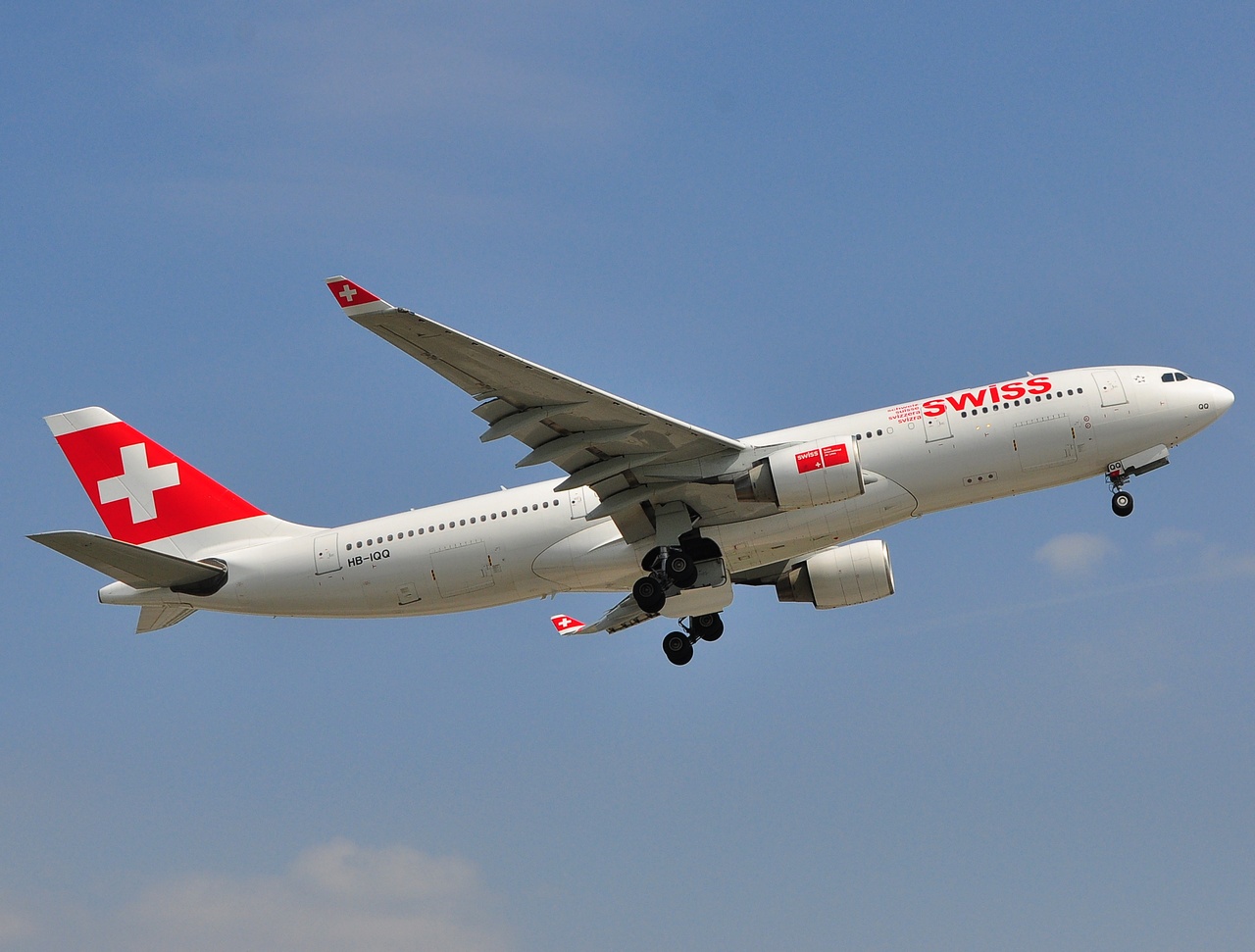 HB-JQQ - A330-223 - Swiss - ZRH - 10-04-2010b
