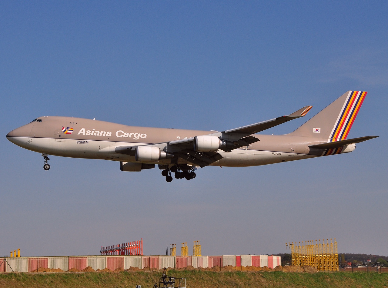 HL7604 - 747-48EF - Asiana Airlines - BRU - 22-04-2010