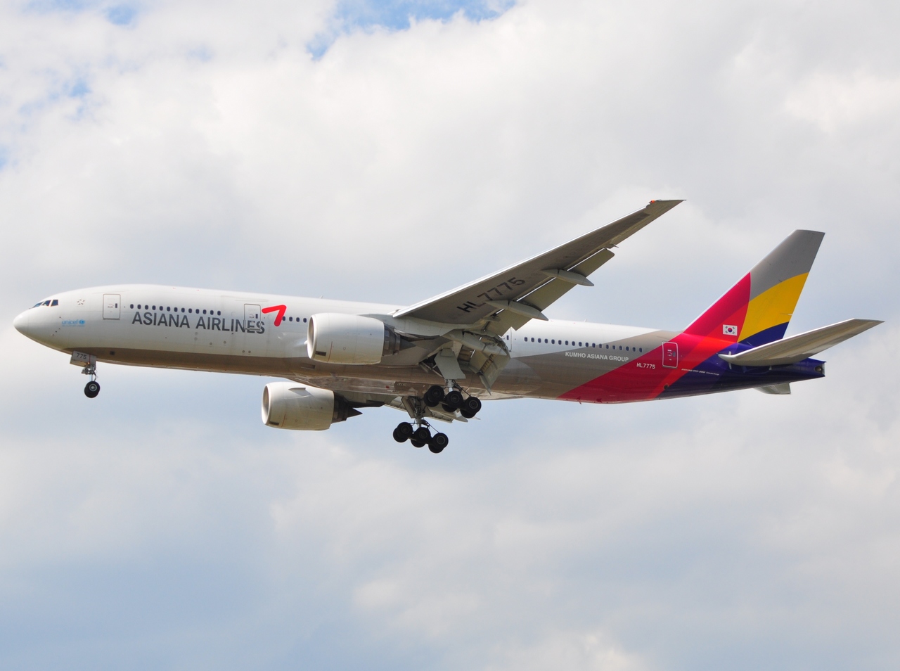 HL7775 - 777-28E(ER) - Asiana Airlines - FRA - 06-07-2010