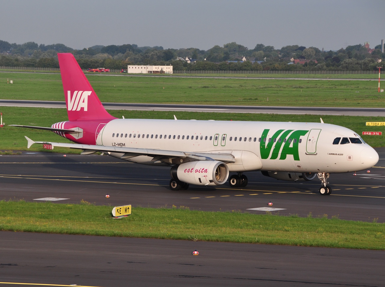 LZ-MDM - A320-232 - Air Via - DUS - 11-09-2010