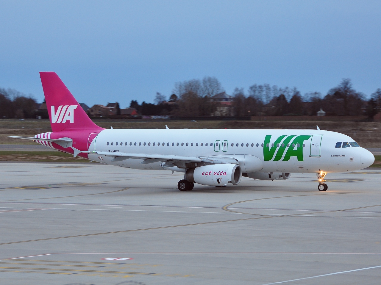 LZ-MDT - A320-232 - Air Via - CRL - 27-02-2010