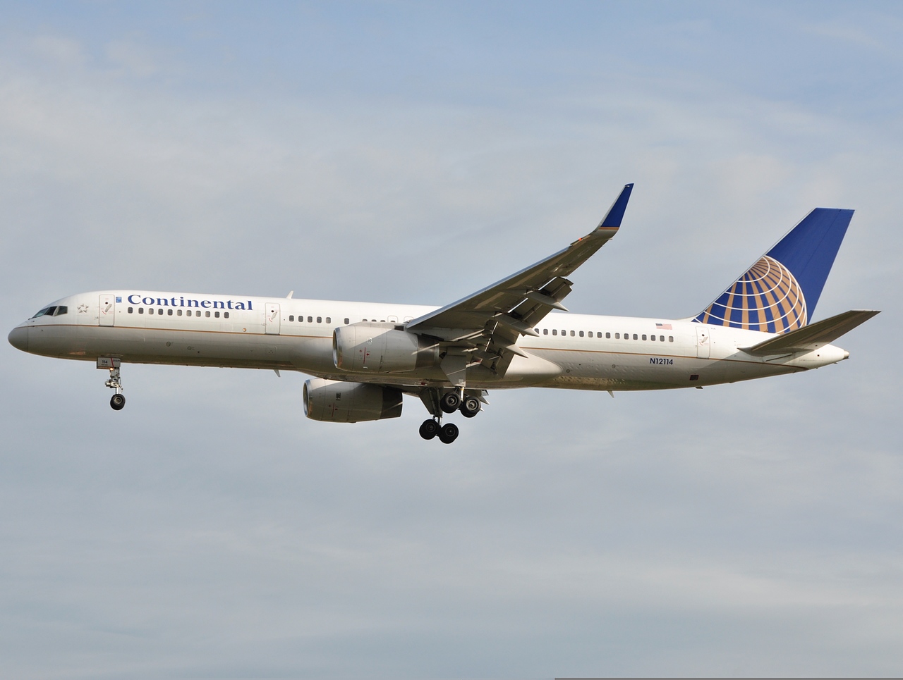 N12114 - 757-224(WL) - Continental Air Lines - LHR - 29-08-2010