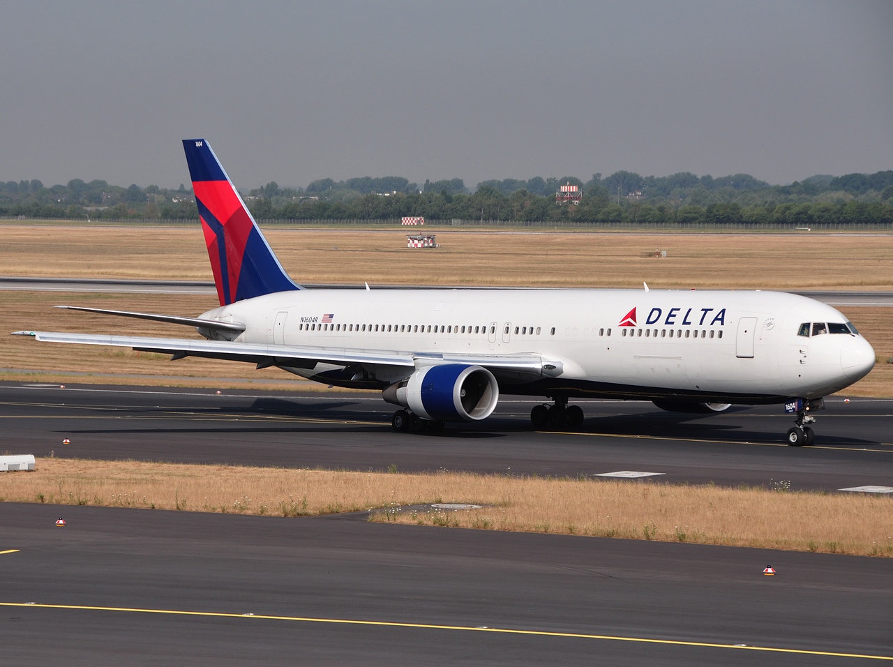 N1604R - 767-332(ER) - Delta Air Lines - DUS - 10-07-2010