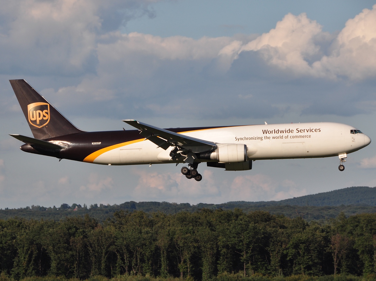 N305UP - 767-34AF(ER)(WL) - United Parcel Service (UPS) - CGN - 05-09-2010