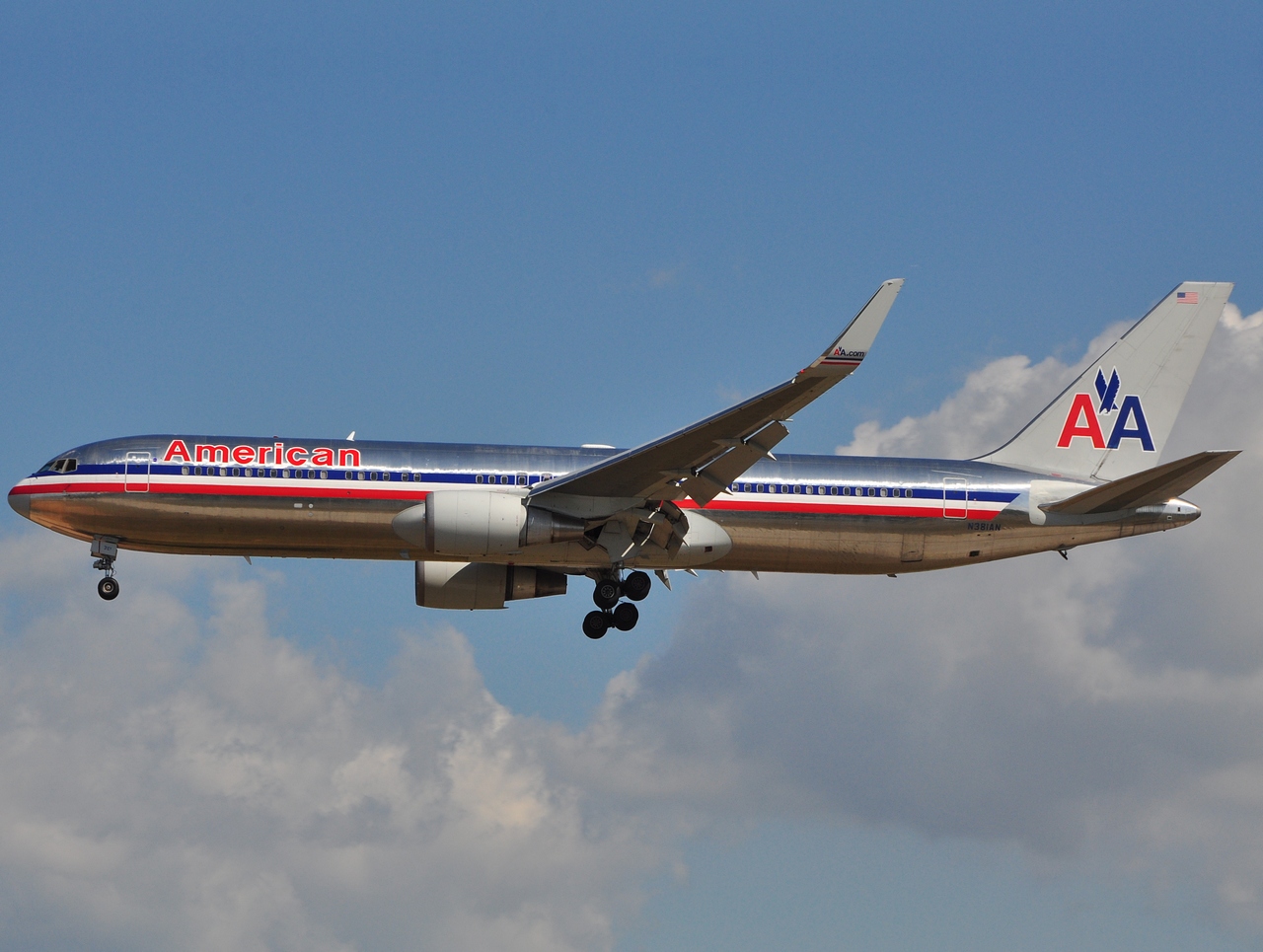 N381AN - 767-323(ER)(WL) - American Airlines - FRA - 06-07-2010