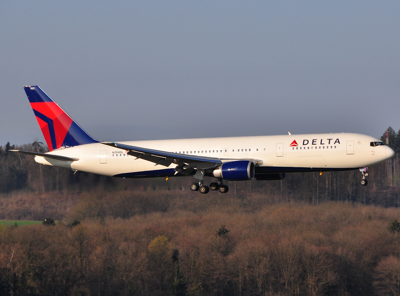 N394DL - 767-324(ER) - Delta Air Lines - ZRH - 11-04-2010