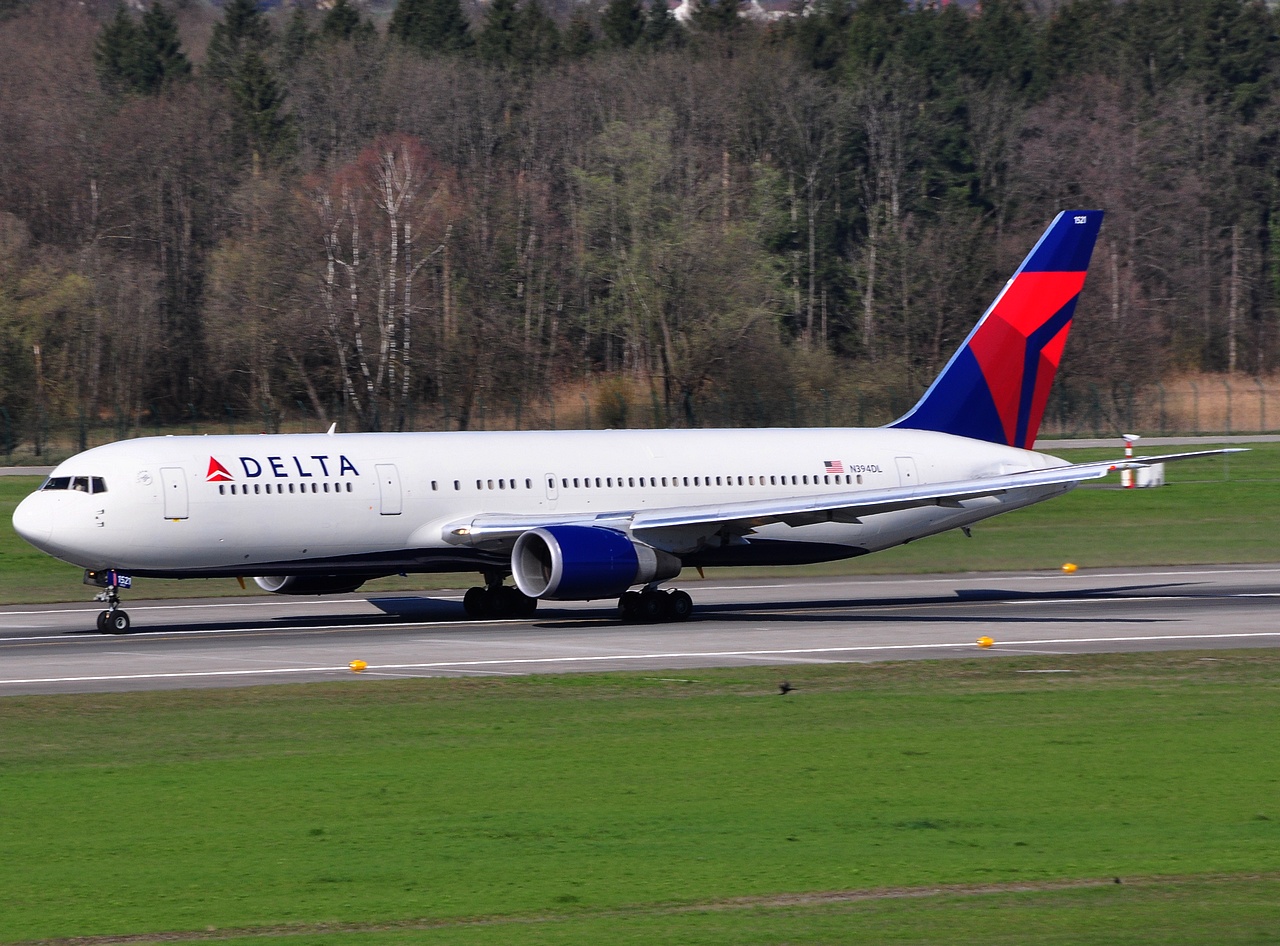 N394DL - 767-324(ER) - Delta Air Lines - ZRH - 11-04-2010b