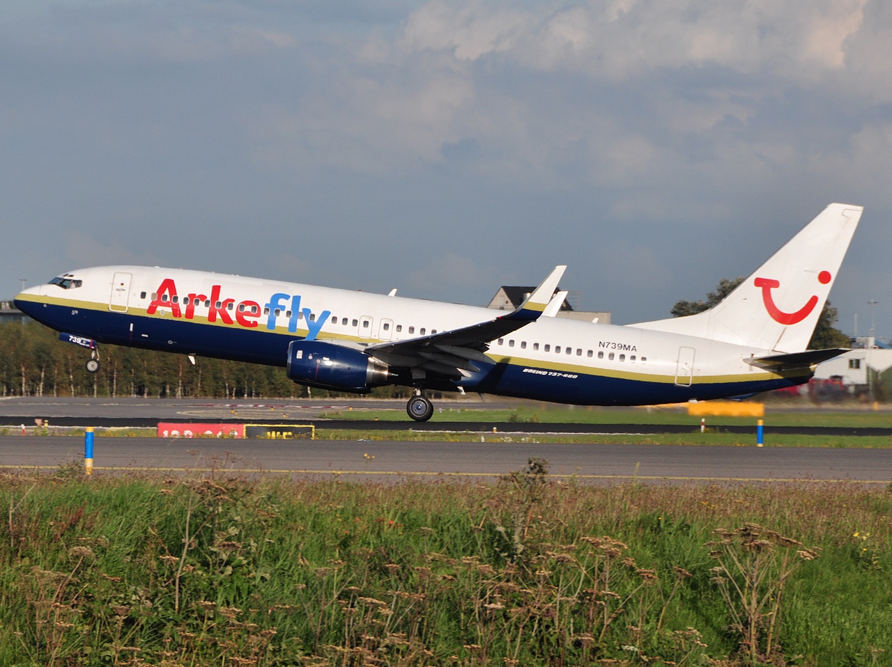 N739MA - 737-8Q8(WL) - Arkefly - AMS - 03-09-2010b