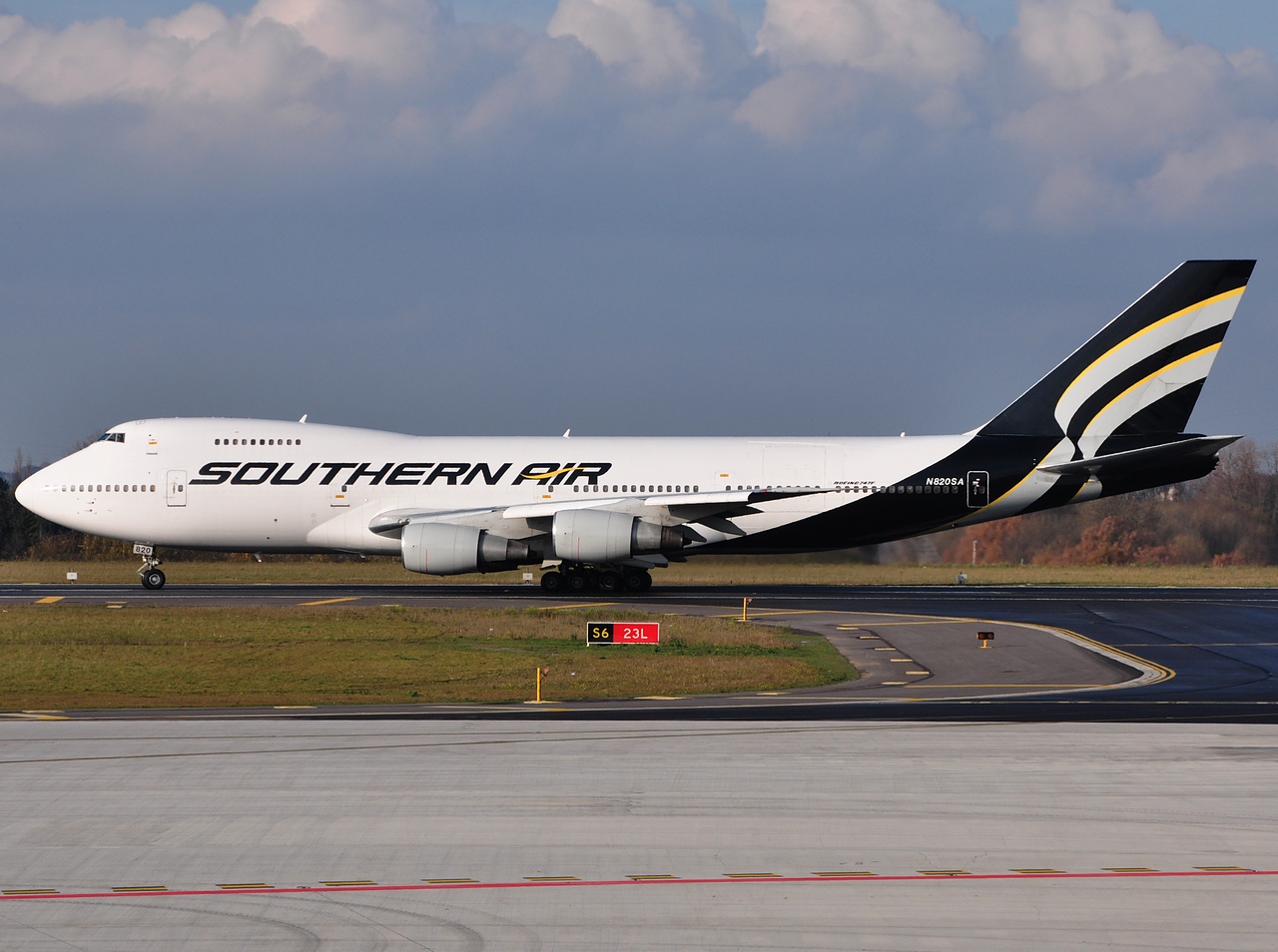N820SA - 747-243B - Southern Air - LGG - 27-11-2010