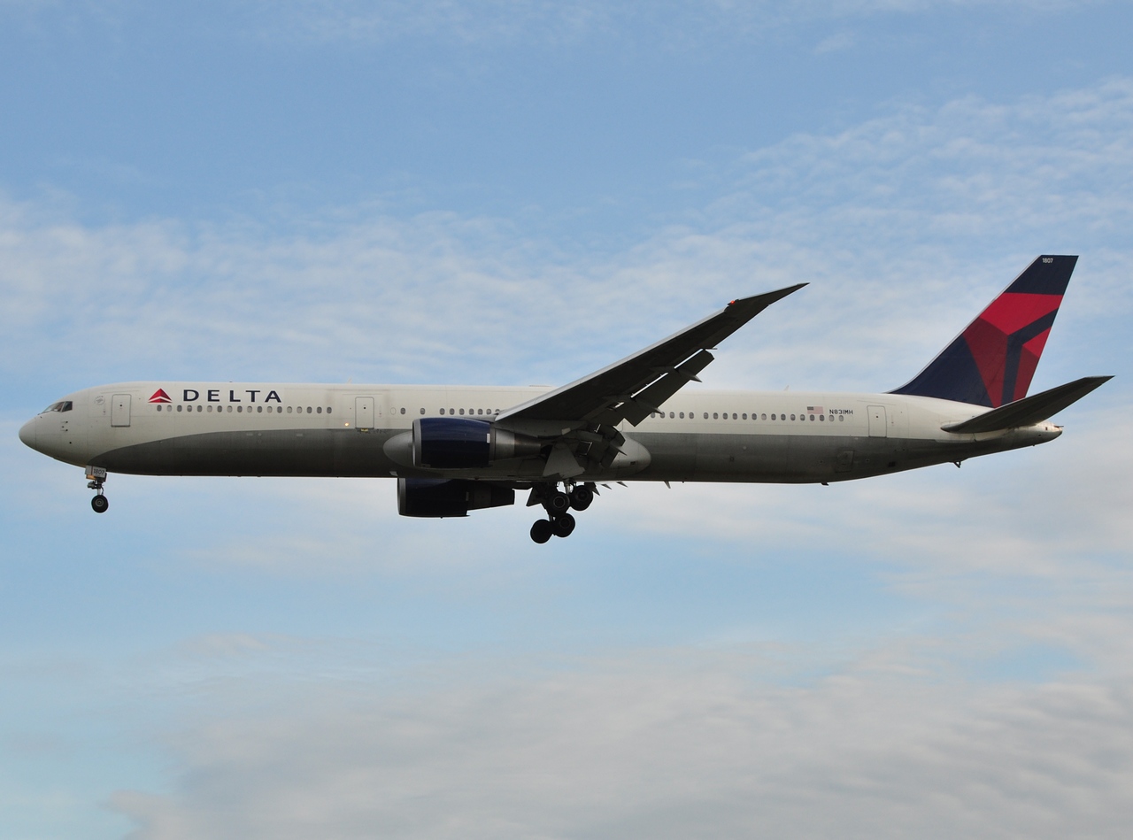 N831MH - 767-432(ER) - Delta Air Lines - LHR - 29-08-2010