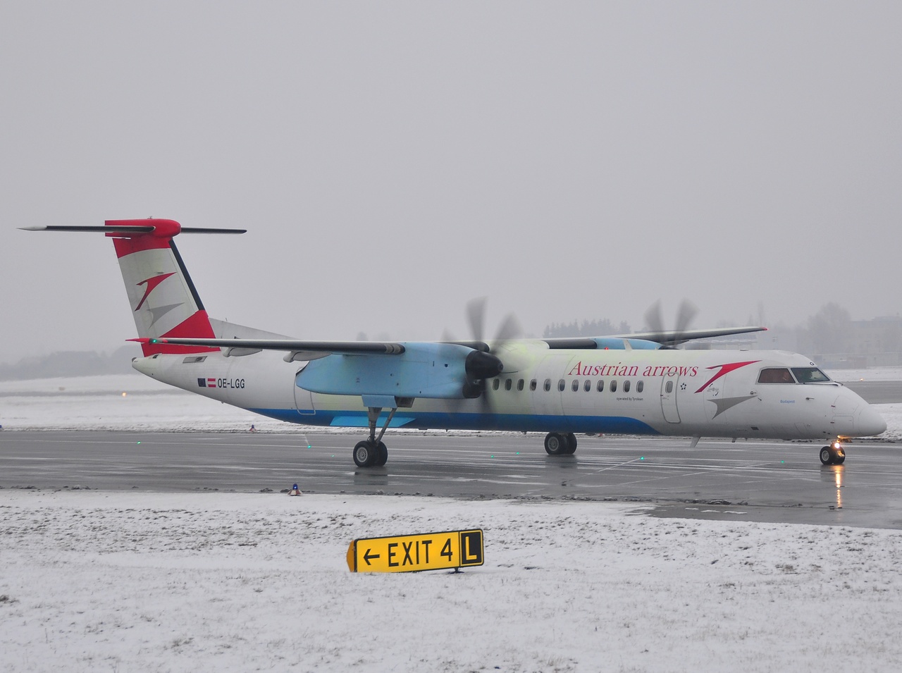 OE-LGG - DHC-8-402 - Austrian Arrows - SZG - 09-01-2010
