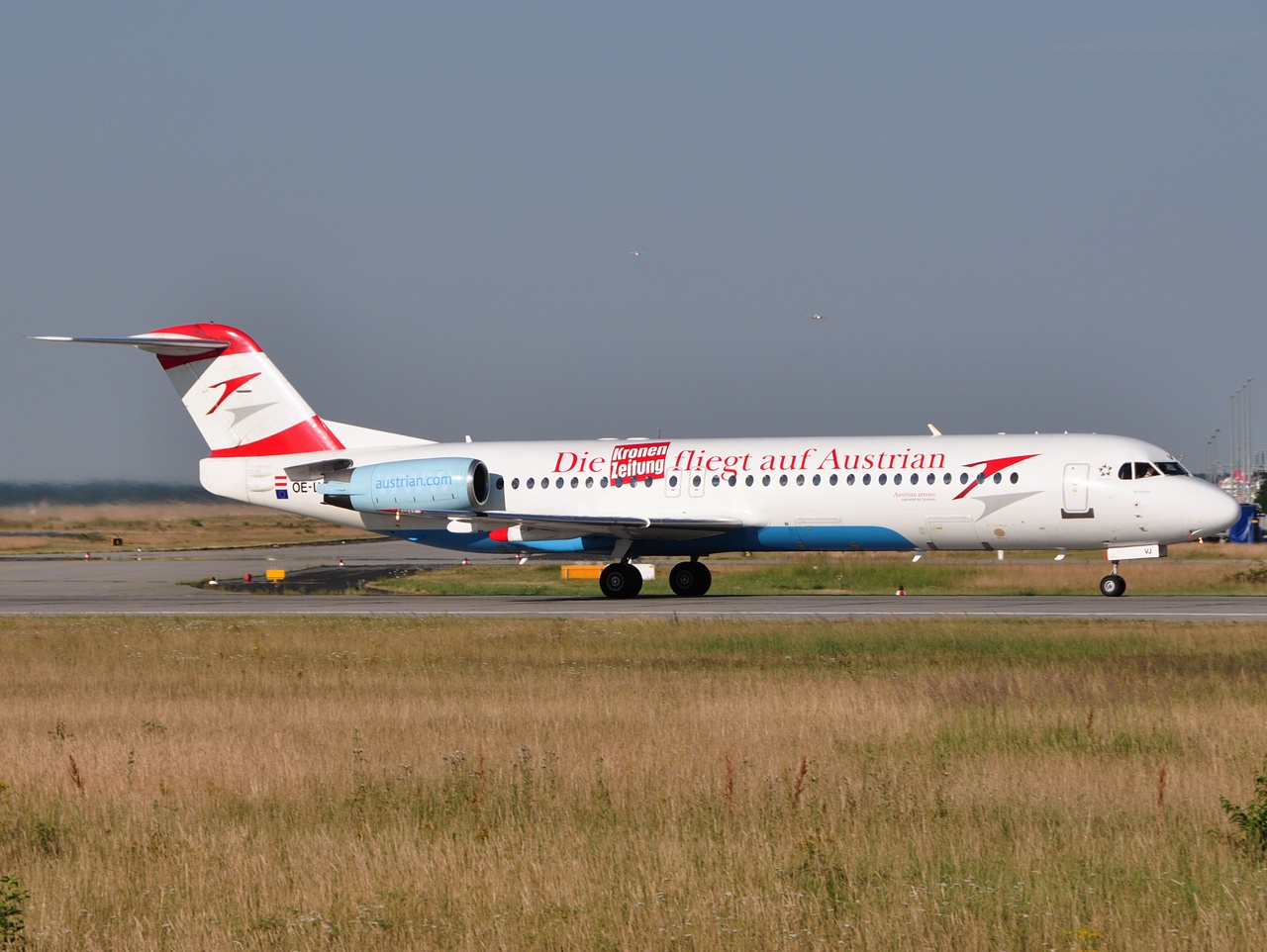 OE-LVJ - Fokker 100 - Austrian Arrows - FRA - 07-07-2010