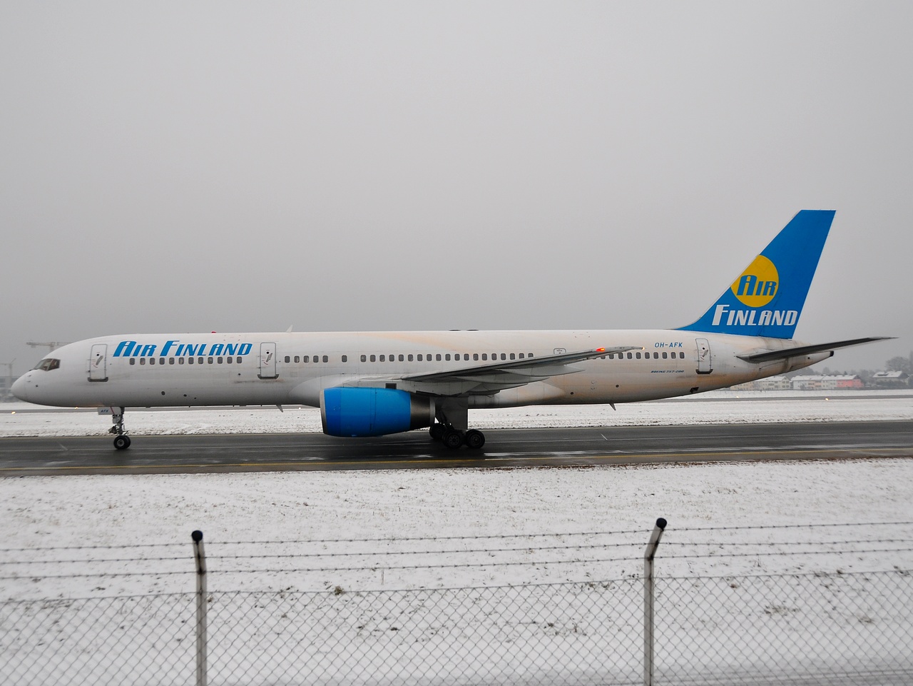 OH-AFK - 757-28A - Air Finland - SZG - 09-01-2010