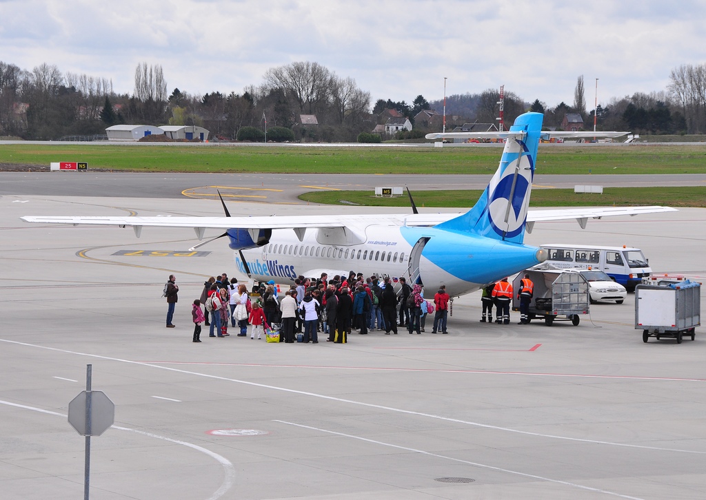 OM-VRA - ATR 72-202 - Danube Wings - CRL - 05-04-2010