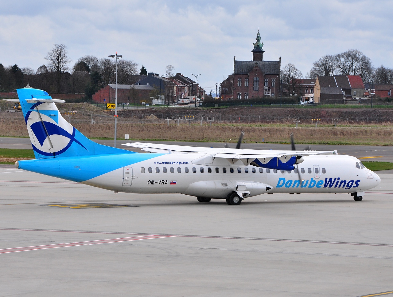 OM-VRA - ATR 72-202 - Danube Wings - CRL - 05-04-2010c