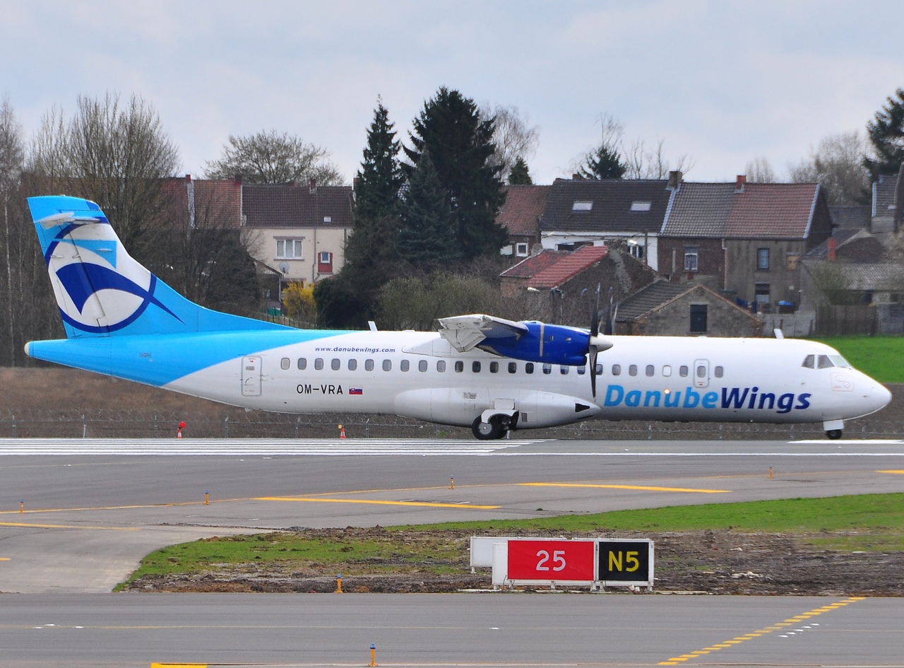 OM-VRA - ATR 72-202 - Danube Wings - CRL - 05-04-2010d