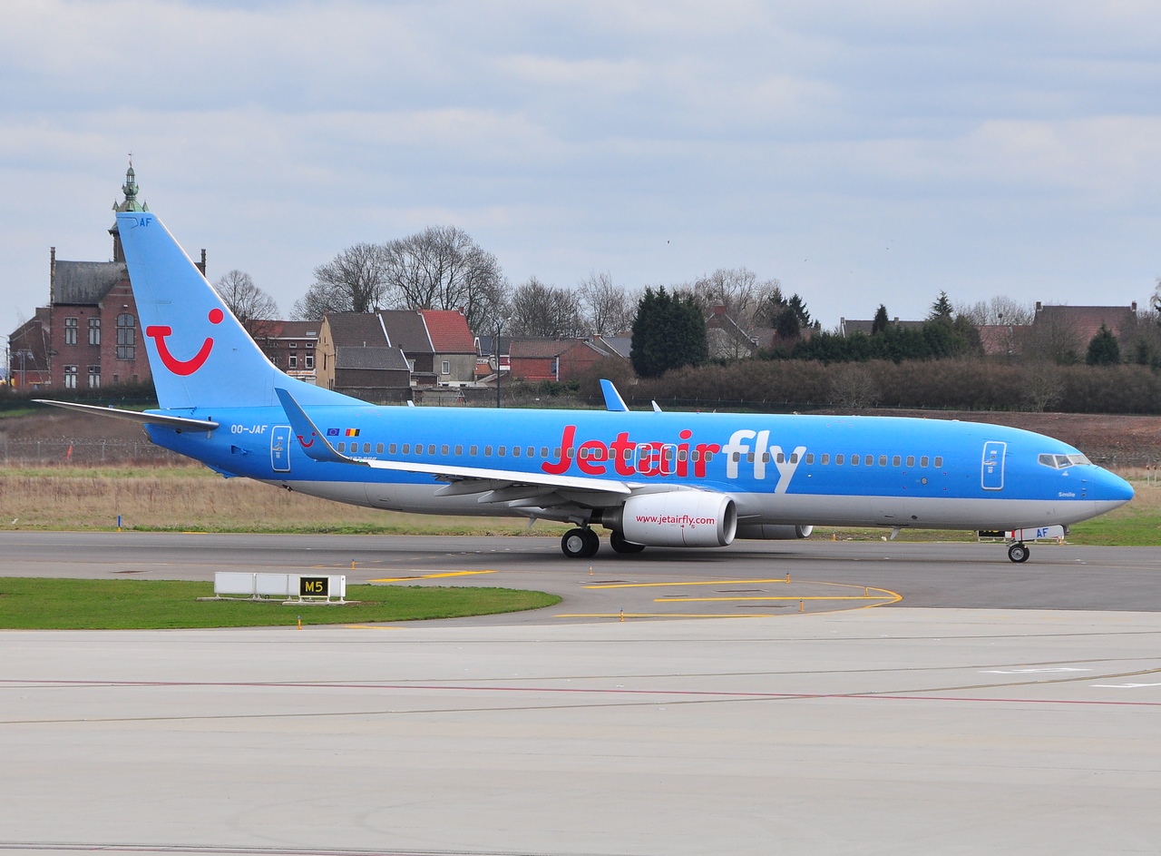 OO-JAF - 737-8K5(WL) - JetairFly - CRL - 05-04-2010