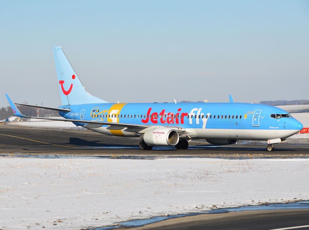 OO-VAC - 737-8BK(WL) - JetairFly - LGG - 16-02-2010c