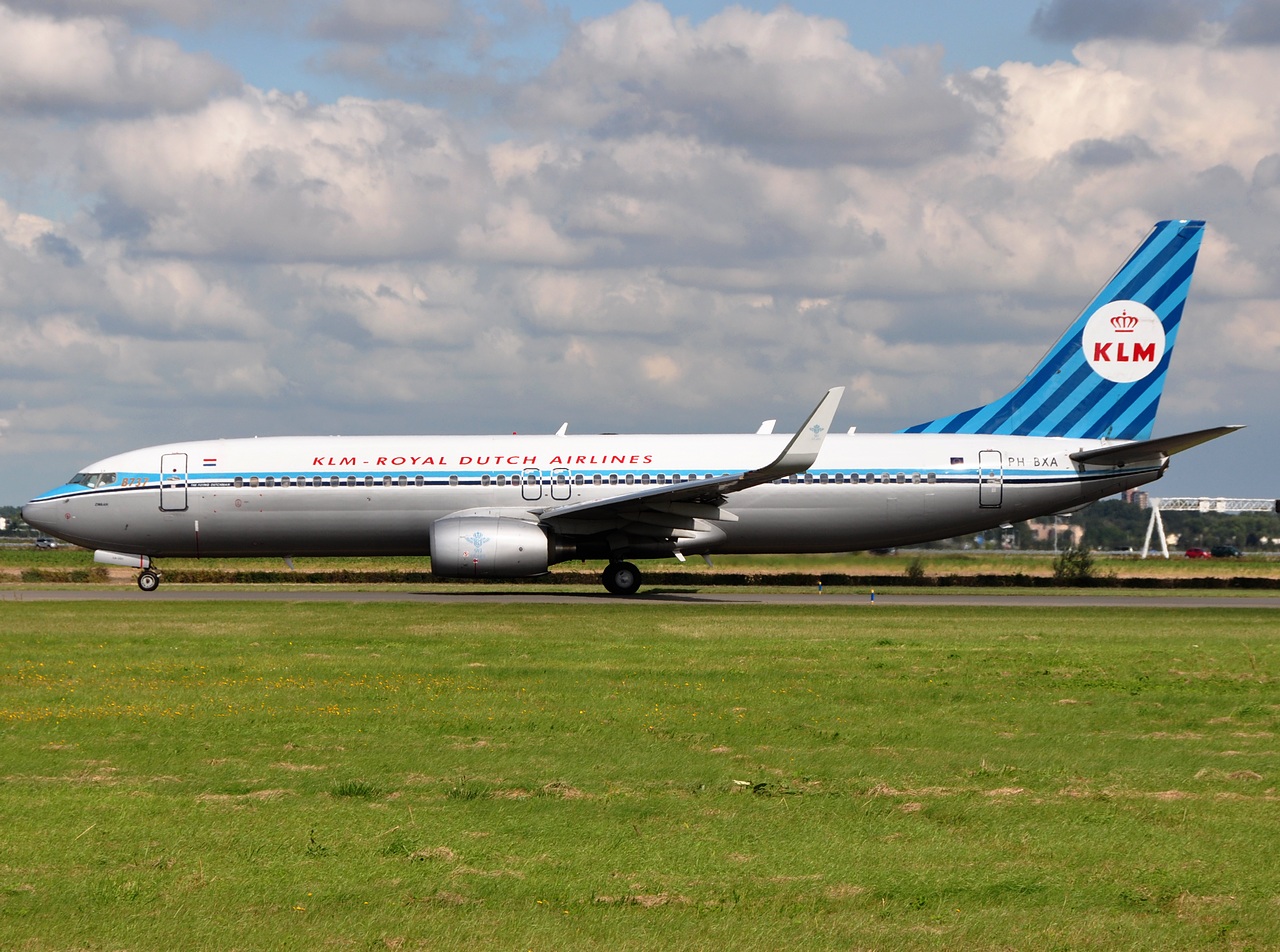 PH-BXA - 737-8K2(WL) - KLM Royal Dutch Airlines - AMS - 03-09-2010