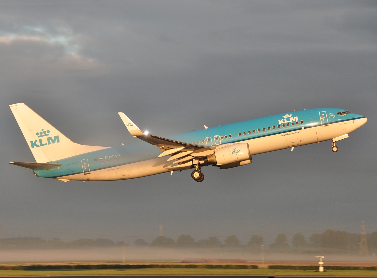 PH-BXH - 737-8K2(WL) - KLM Royal Dutch Airlines - AMS - 03-09-2010