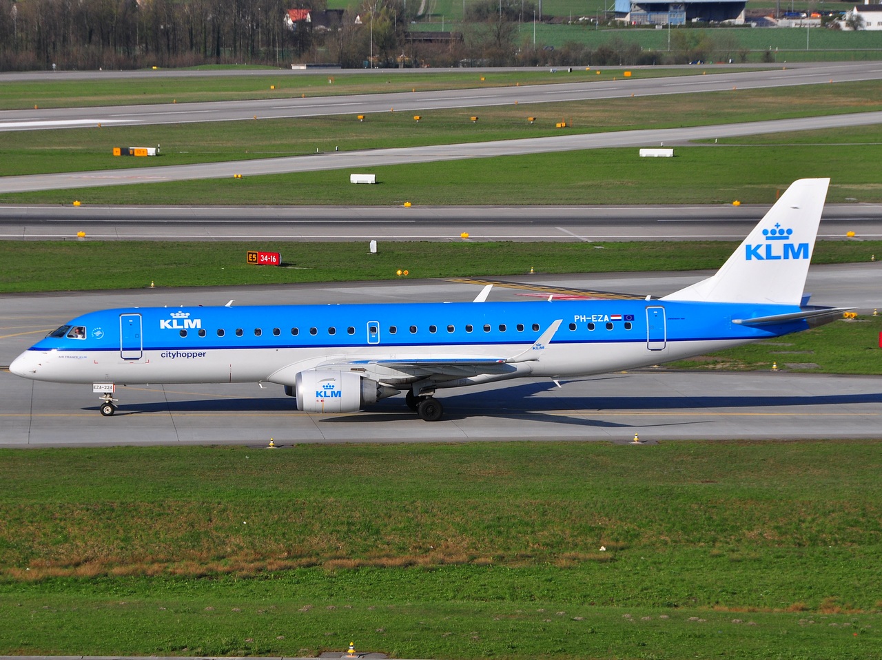 PH-EZA - ERJ-190STD (ERJ-190-100) - KLM Cityhopper - ZRH - 11-04-2010