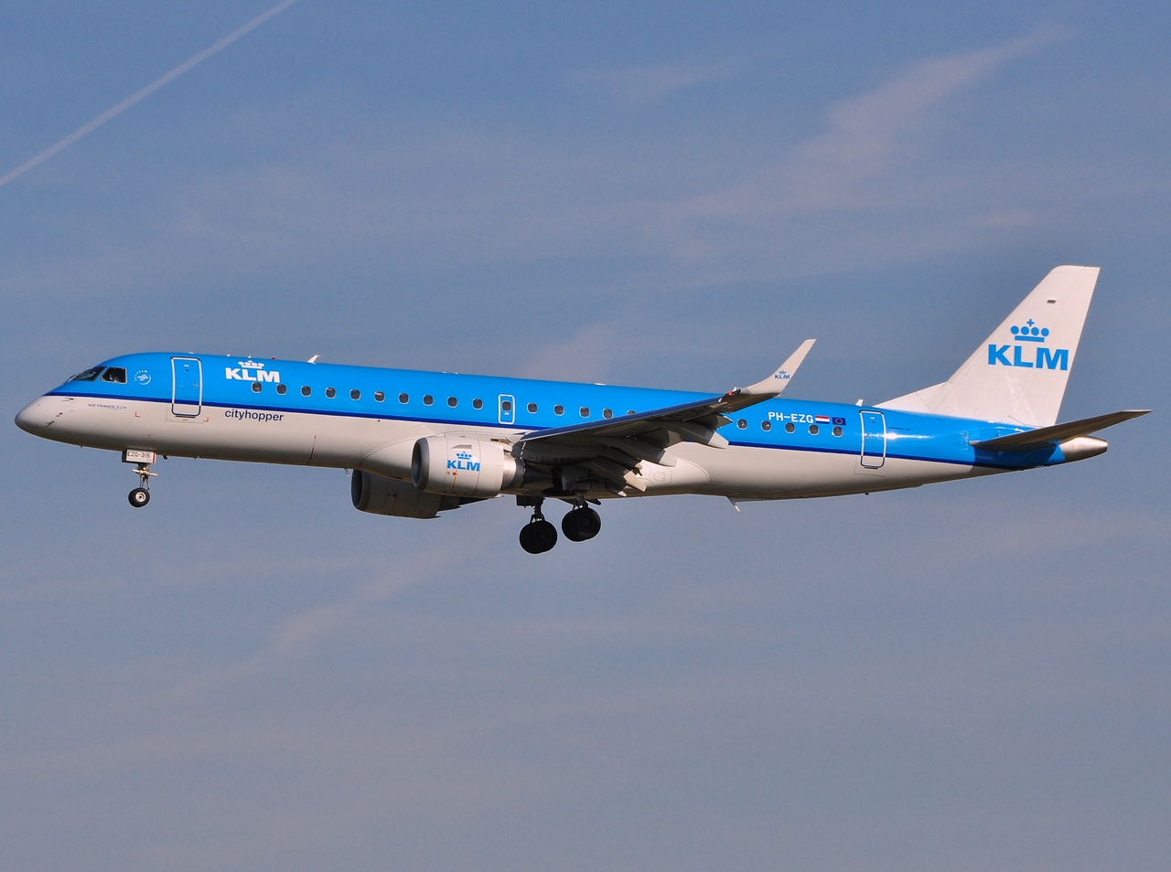 PH-EZG - ERJ-190STD (ERJ-190-100) - KLM Cityhopper - BRU - 22-04-2010