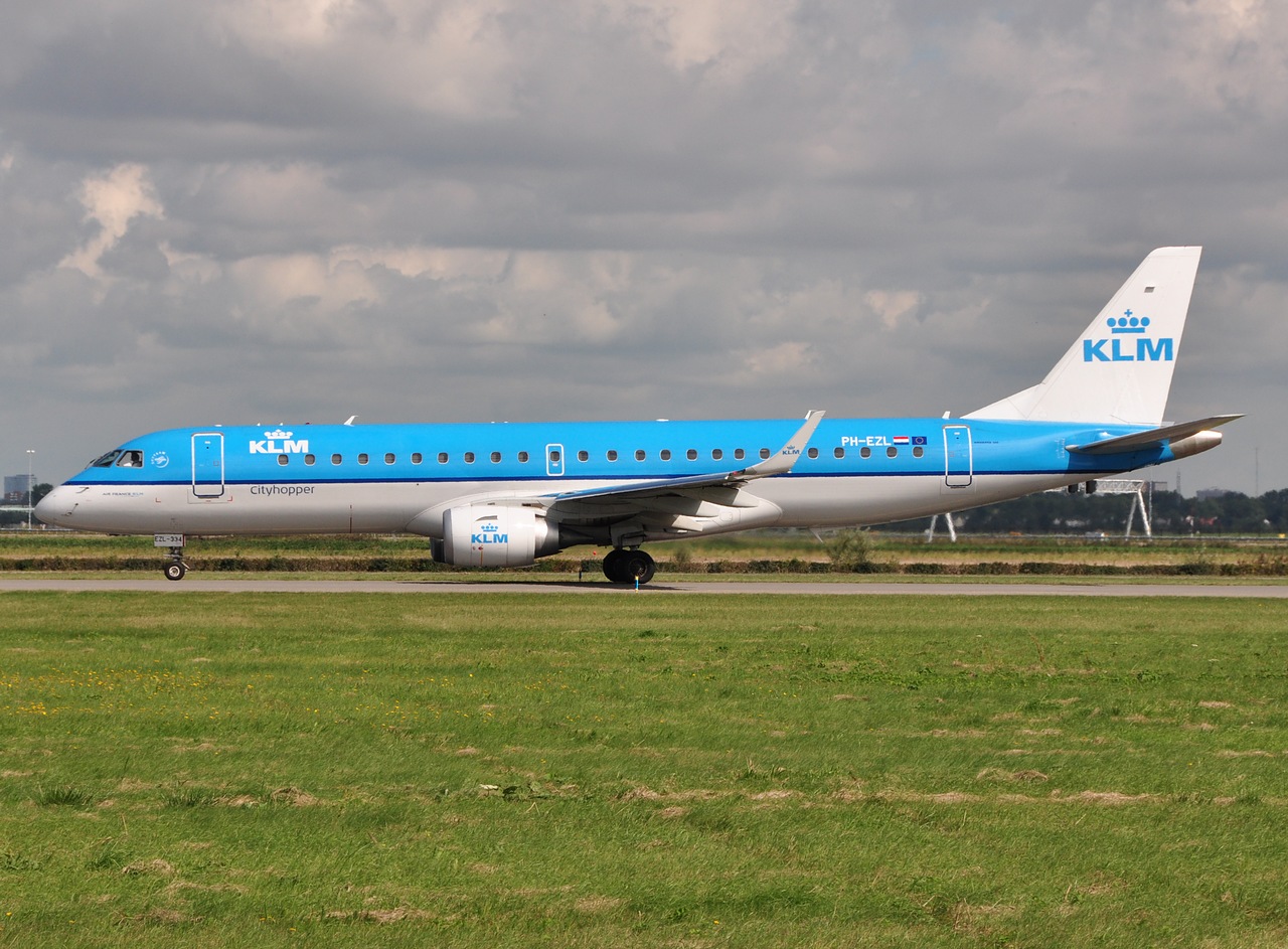 PH-EZL - ERJ-190STD (ERJ-190-100) - KLM Cityhopper - AMS - 03-09-2010