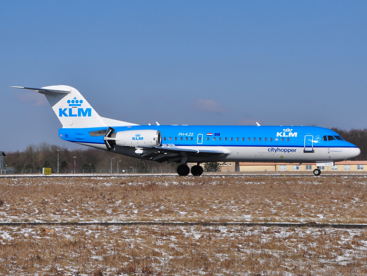 PH-KZE - Fokker 70 - KLM Cityhopper - LUX - 07-03-2010