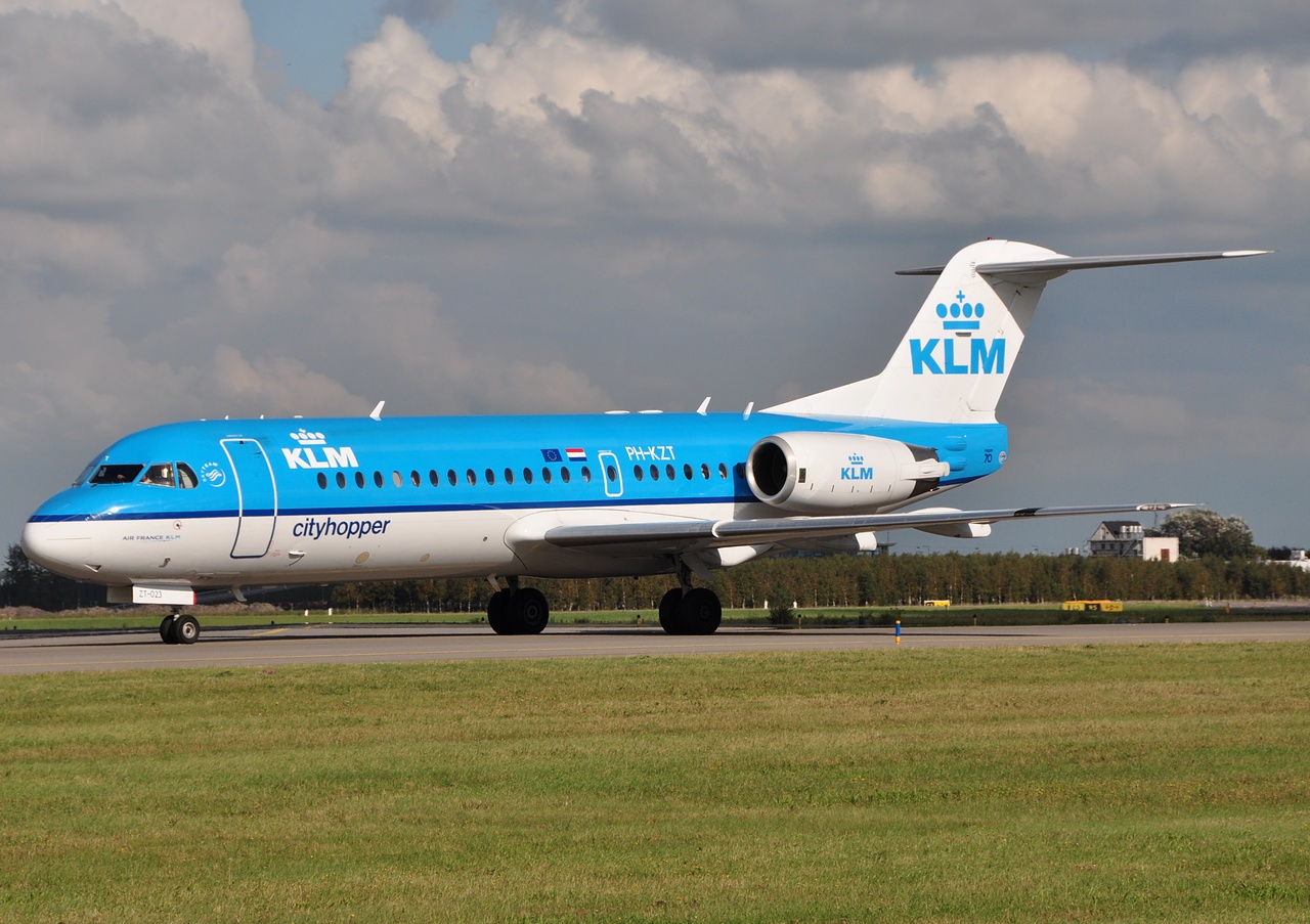 PH-KZT - Fokker 70 - KLM Cityhopper - AMS - 03-09-2010