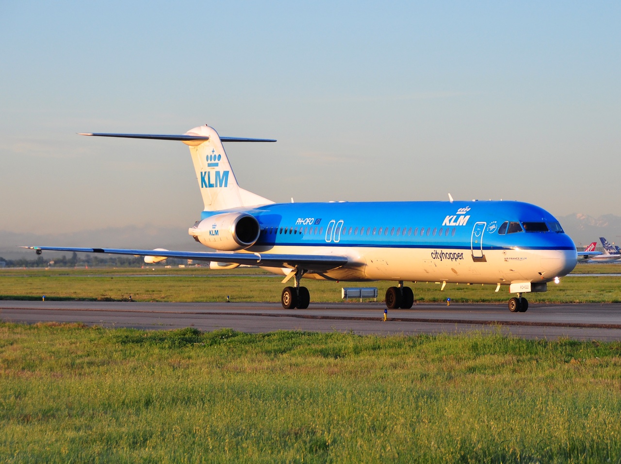 PH-OFO - Fokker 100 - KLM Cityhopper - TLS - 25-04-2010