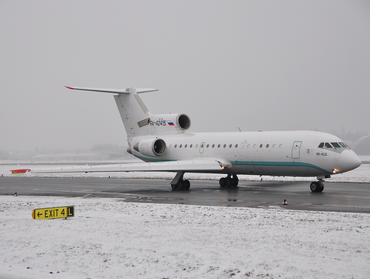 RA-42415 - Yakovlev Yak-42 - S-Air - SZG - 09-01-2010b