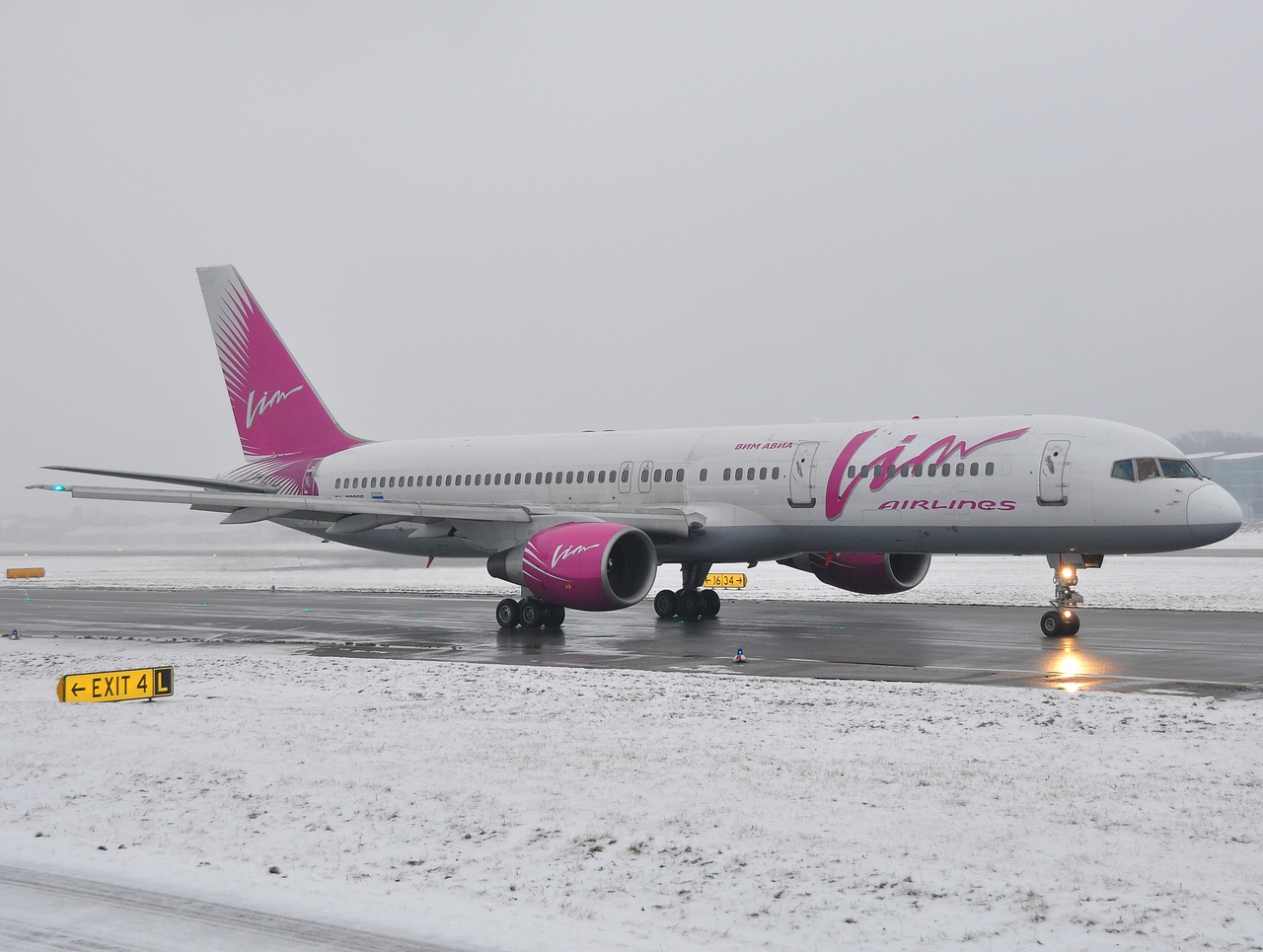 RA-73008 - 757-230 - VIM Airlines - SZG - 09-01-2010