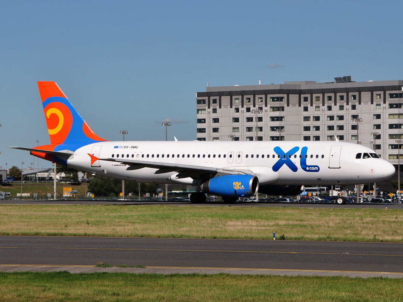 SX-SMU - A320-231 - XL Airways France - CDG - 21-08-2010