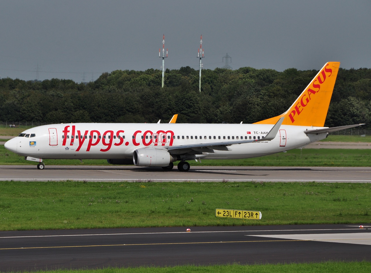 TC-AAH - 737-82R(WL) - Pegasus - DUS - 11-09-2010b