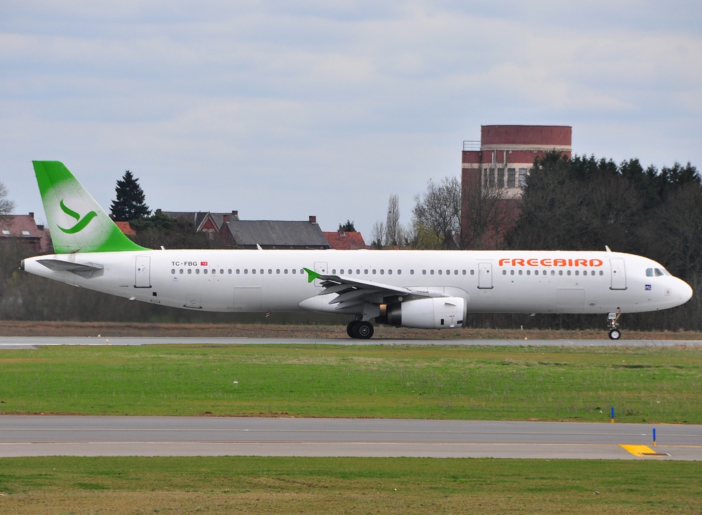 TC-FBG - A321-131 - Freebird Airlines - CRL - 05-04-2010b