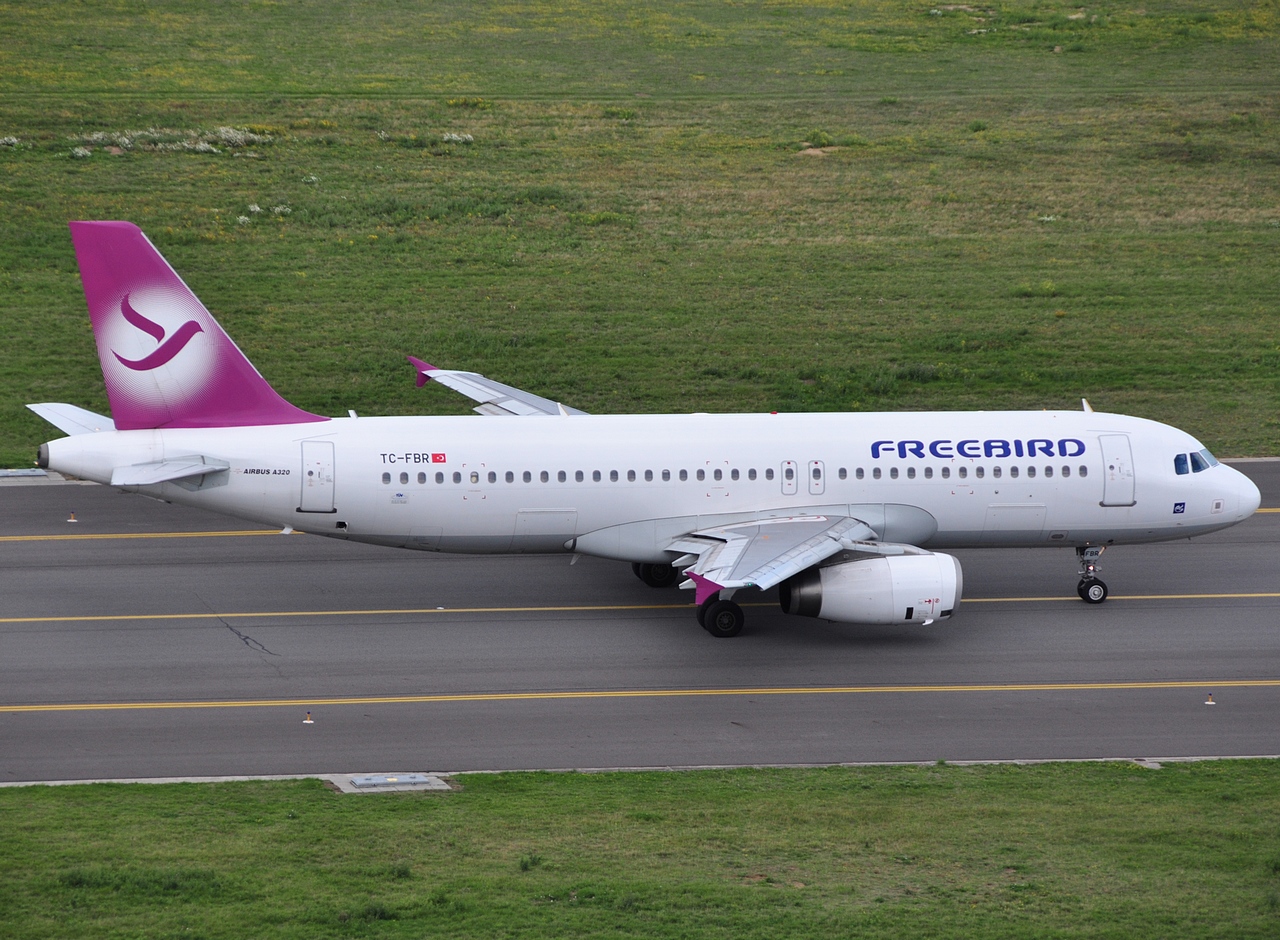 TC-FBR - A320-232 - Freebird Airlines - BRU - 24-08-2010
