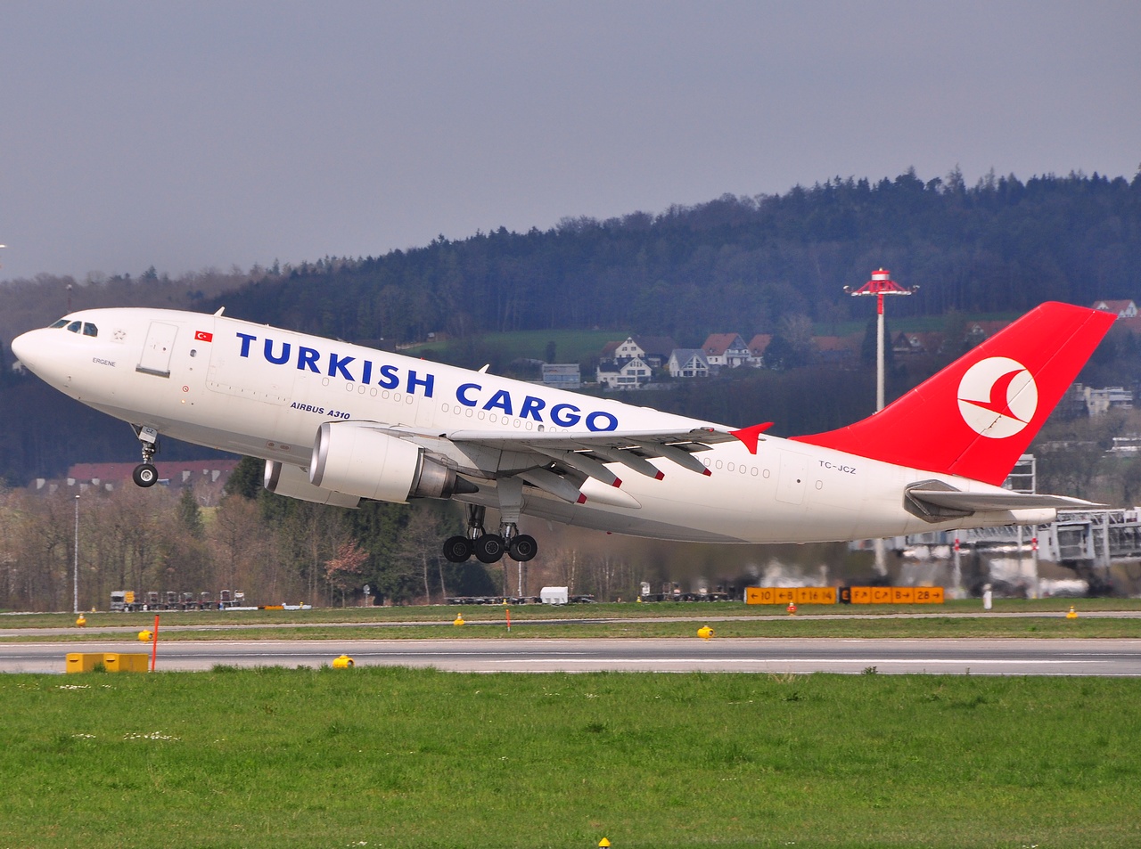 TC-JCZ - A310-304F - Turkish Airlines - ZRH - 10-04-2010b