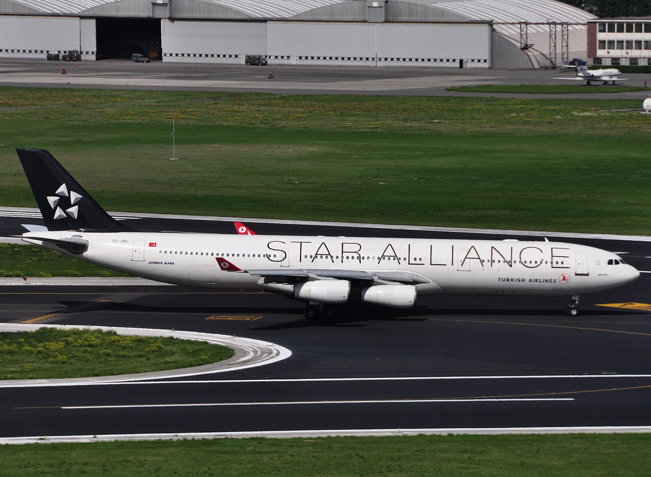 TC-JDL - A340-311 - Turkish Airlines - BRU - 24-08-2010