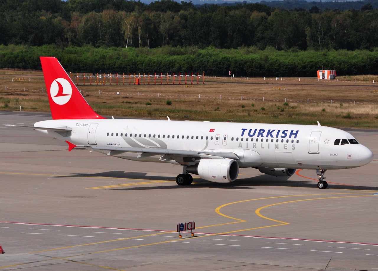 TC-JPU - A320-214 - Turkish Airlines - CGN - 10-07-2010