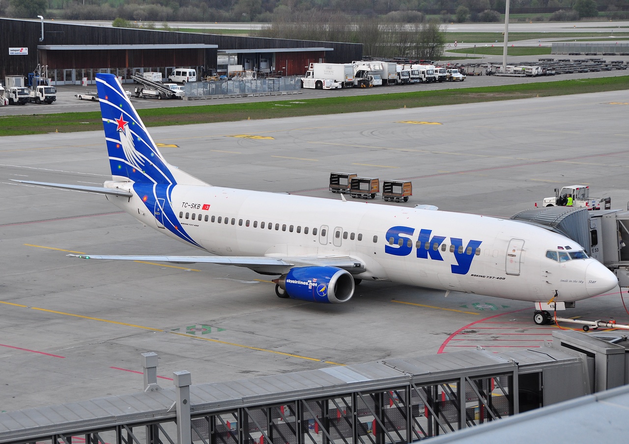 TC-SKB - 737-430 - Sky Airlines - ZRH - 10-04-2010