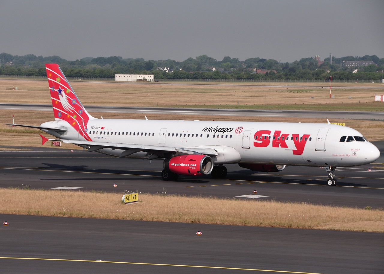 TC-SKI - A321-131 - Sky Airlines - DUS - 10-07-2010