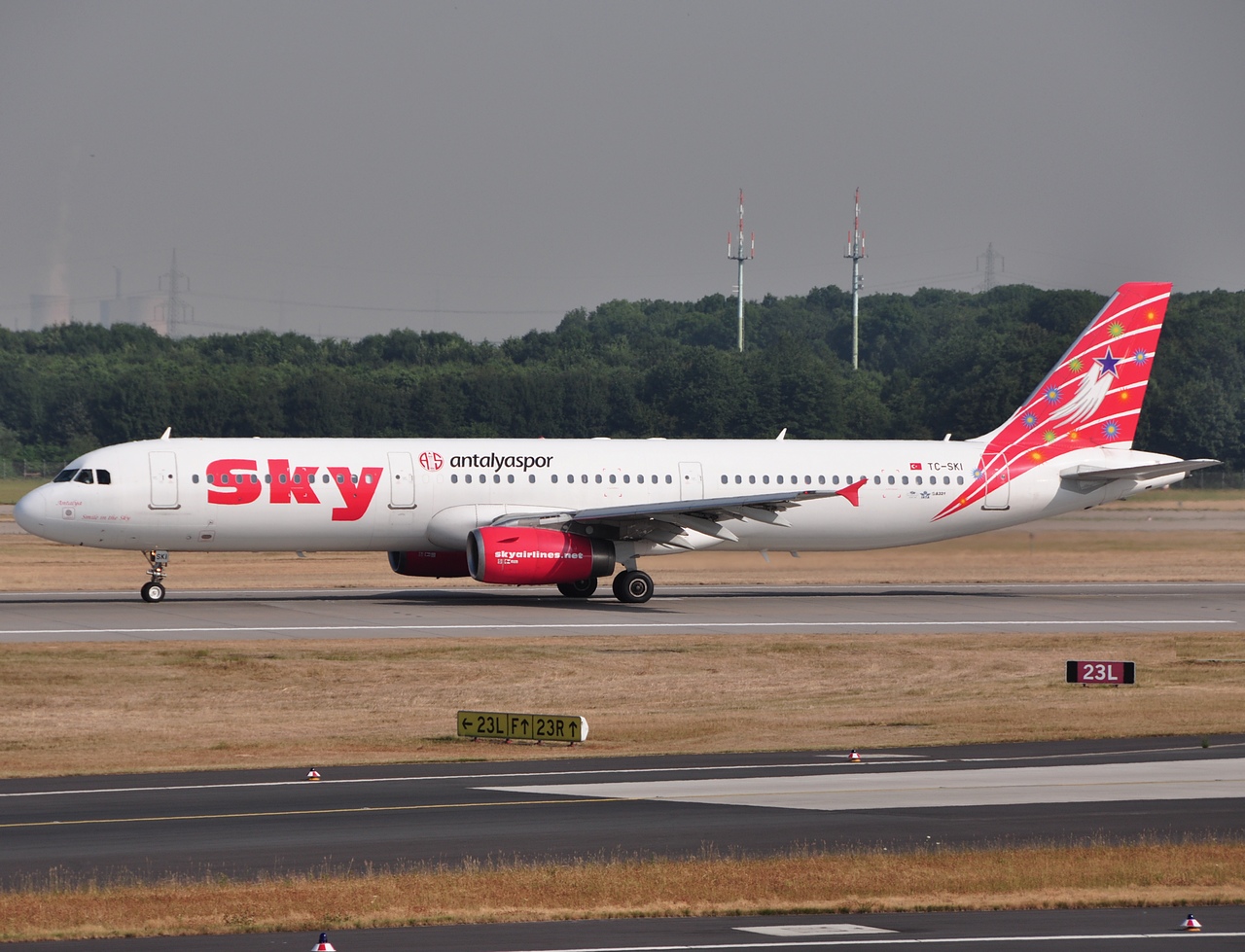TC-SKI - A321-131 - Sky Airlines - DUS - 10-07-2010b