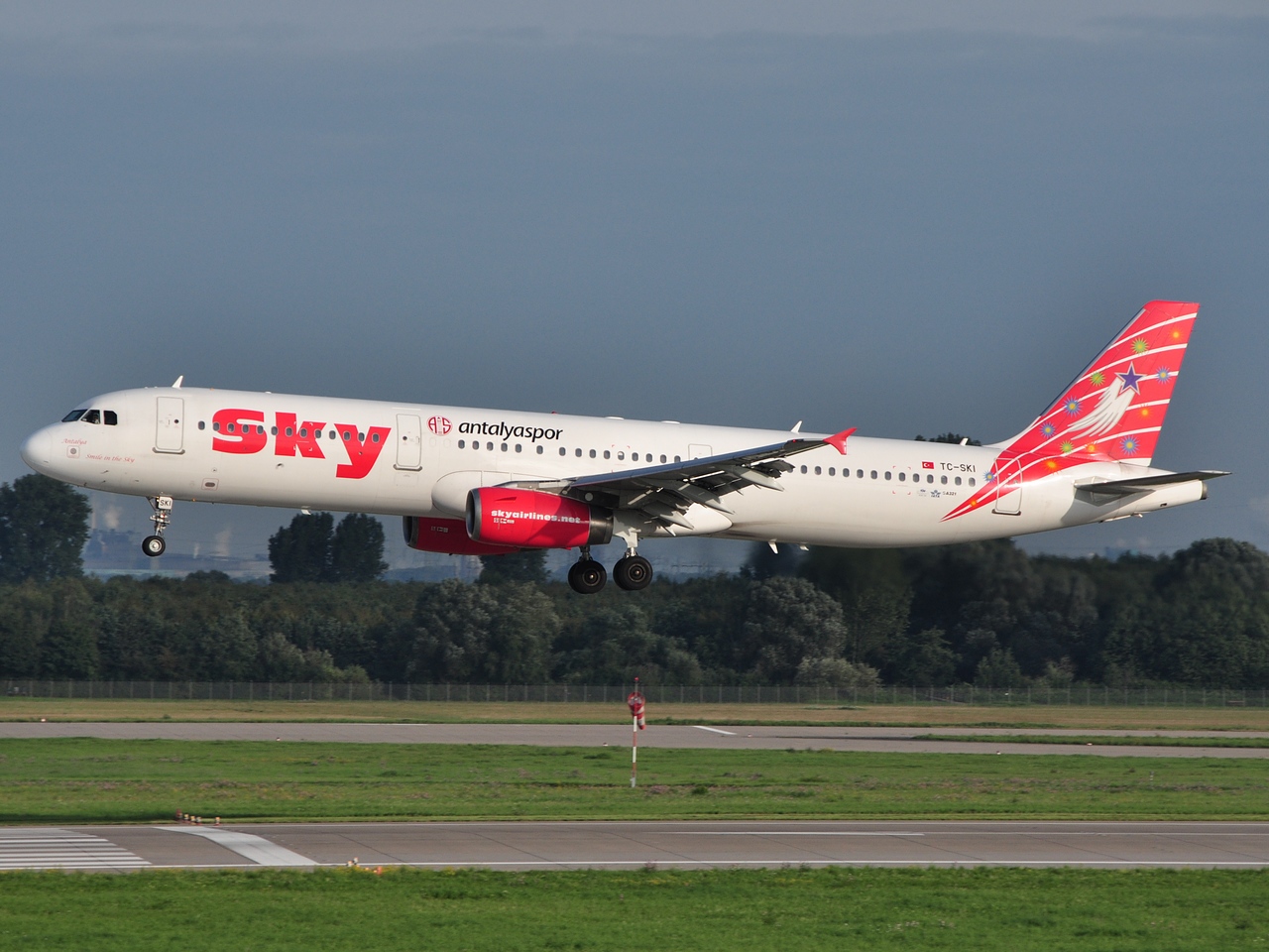 TC-SKI - A321-131 - Sky Airlines - DUS - 11-09-2010
