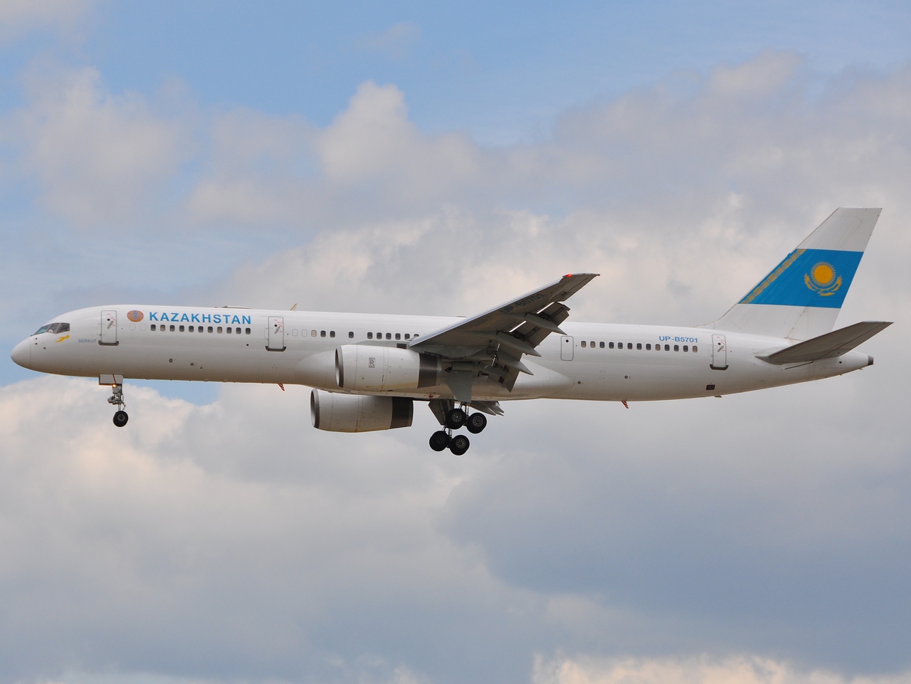 UP-B5701 - 757-2M6 - Kazakhstan - FRA - 06-07-2010