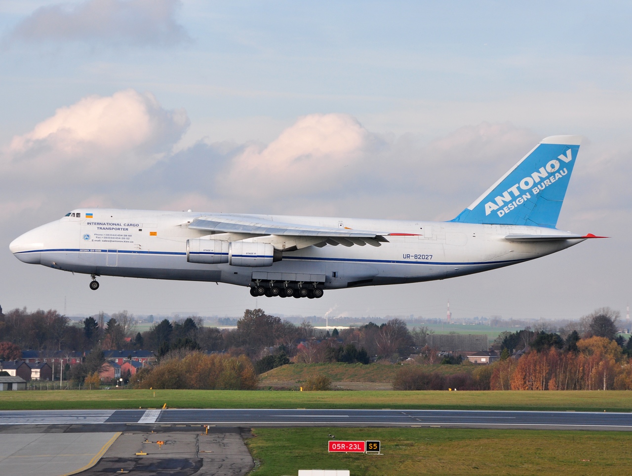 UR-82027 - Antonov An-124-100M - Antonov Design Bureau - LGG - 27-11-2010