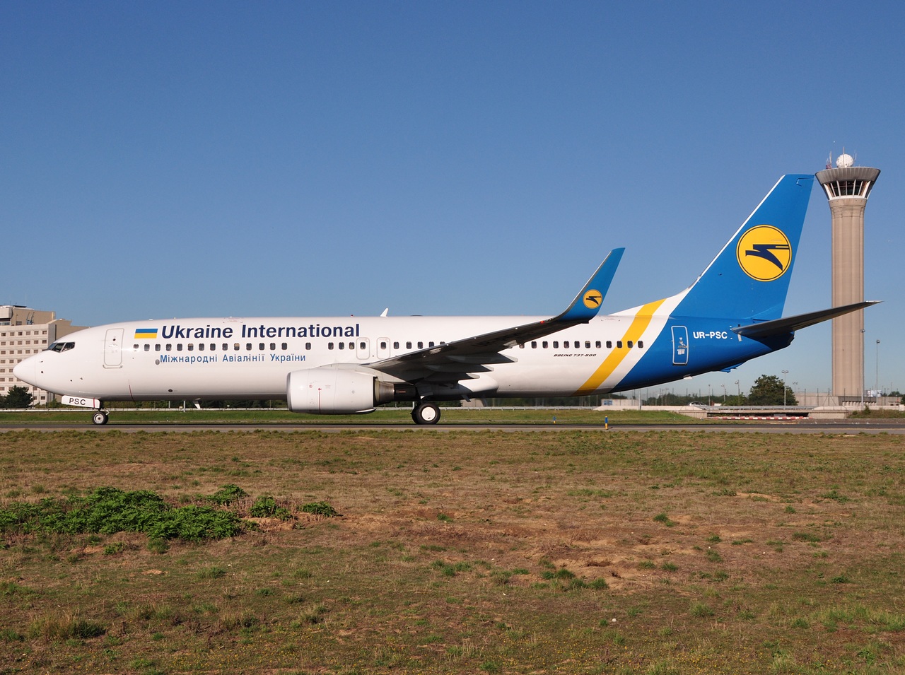 UR-PSC - 737-8HX(WL) - Ukraine International Airlines - CDG - 21-08-2010