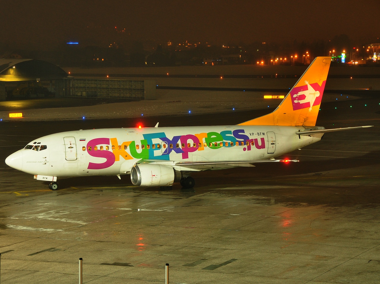 VP-BFM - 737-53A - SkyExpress - SZG - 11-01-2010